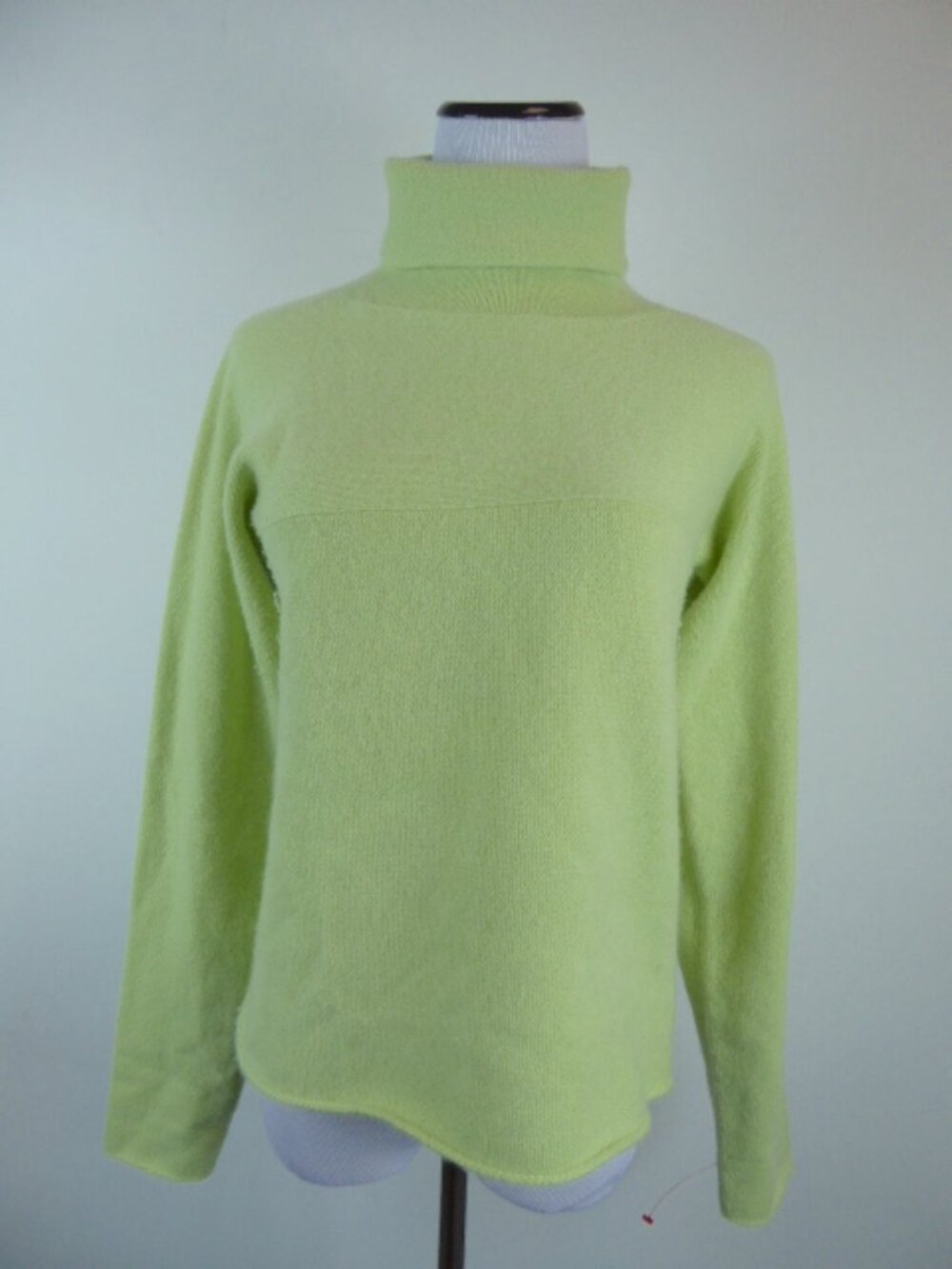 NEIMAN MARCUS 100% CASHMERE turtleneck light grass green SWEATER M